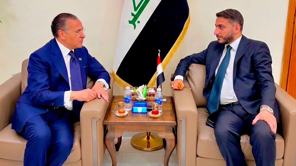 <p>Kamel Ghribi with Yousef Al Knawi, Governor of Najaf</p>